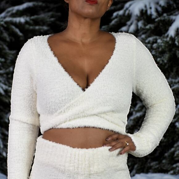 Skims Cozy Knit Wrap Top White Cream Crop Furry Fuzzy Boucle Loungewear Large XL - Picture 1 of 14